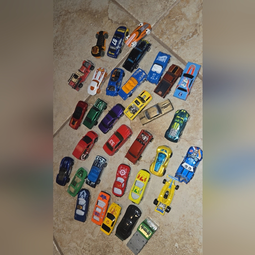 Hot Wheels Lot Of +30 Cars